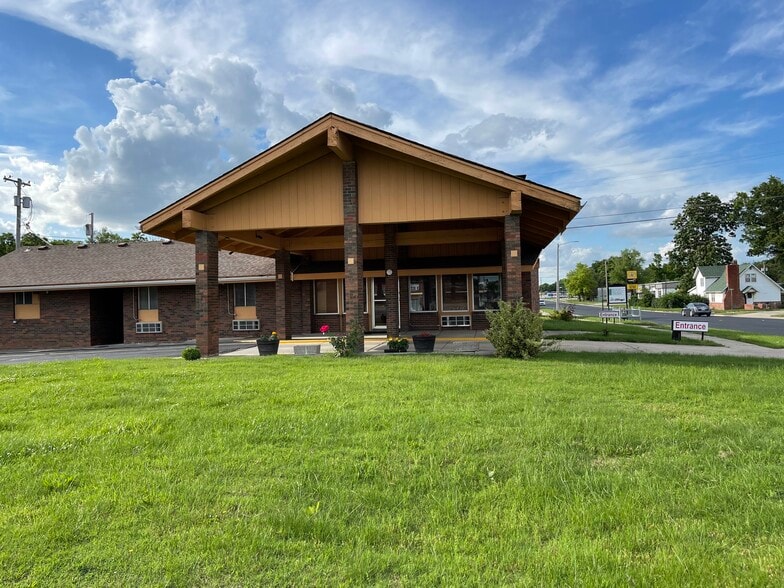 14 N State St, Iola, KS for sale - Building Photo - Image 2 of 21