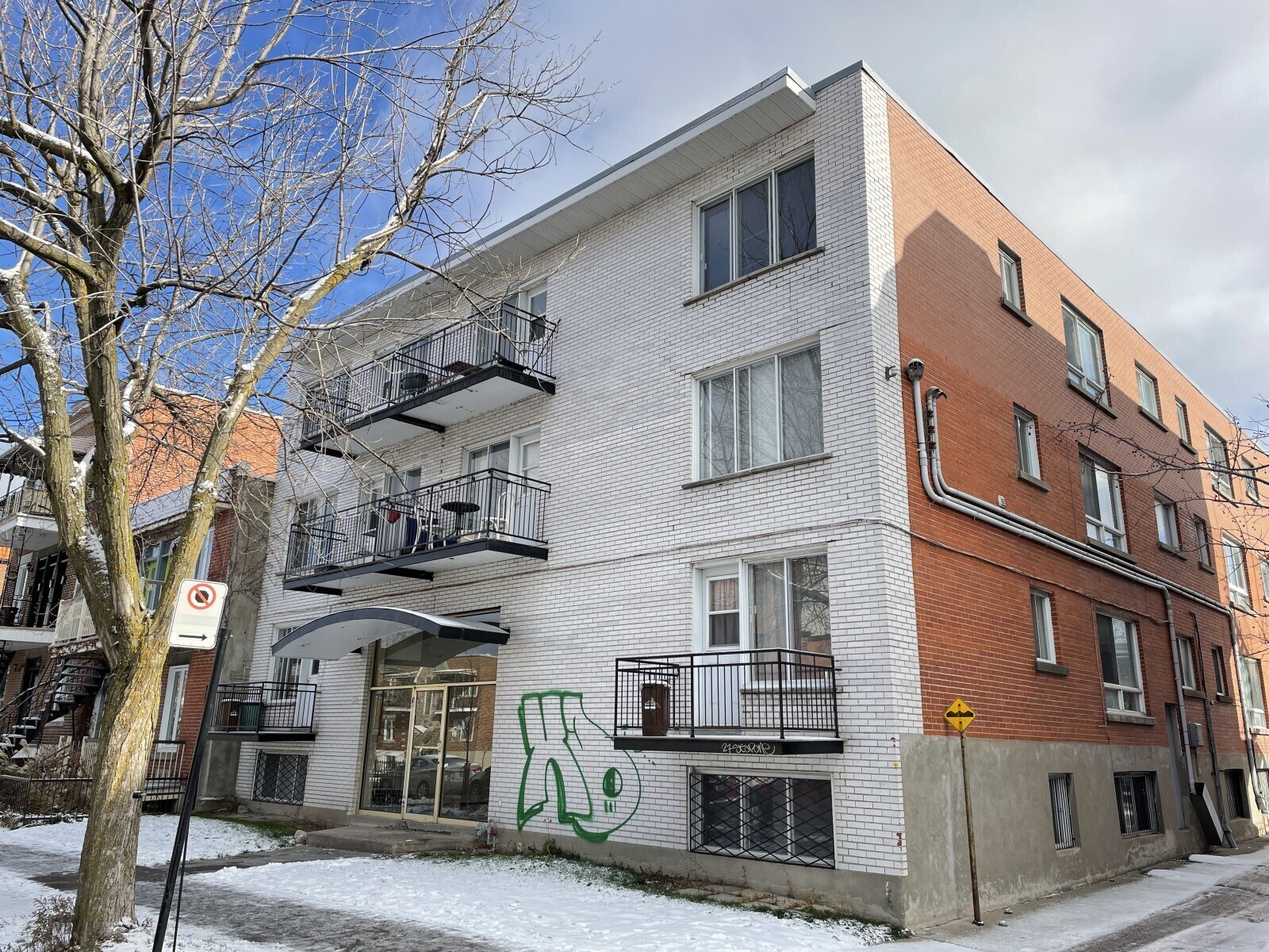 2630 Rue Saint-Zotique E, Montréal, QC for sale Primary Photo- Image 1 of 1