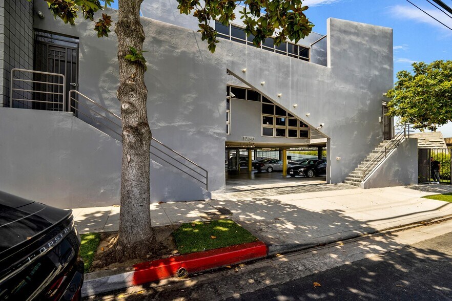 1750 14th St, Santa Monica, CA à vendre - Photo du bâtiment - Image 3 de 11