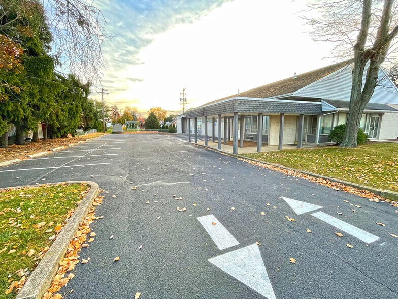 4918 Locust Ln, Harrisburg, PA à vendre - Photo du bâtiment - Image 3 de 16