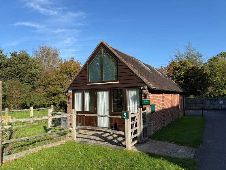 Units 1a & 1b Danworth Farm, Cuckfield Rd, Hurstpierpoint à louer - Photo du bâtiment - Image 2 de 14