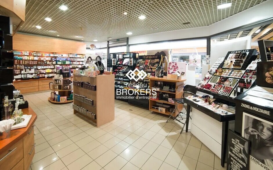 Retail in Orange for lease - Interior Photo - Image 3 of 5