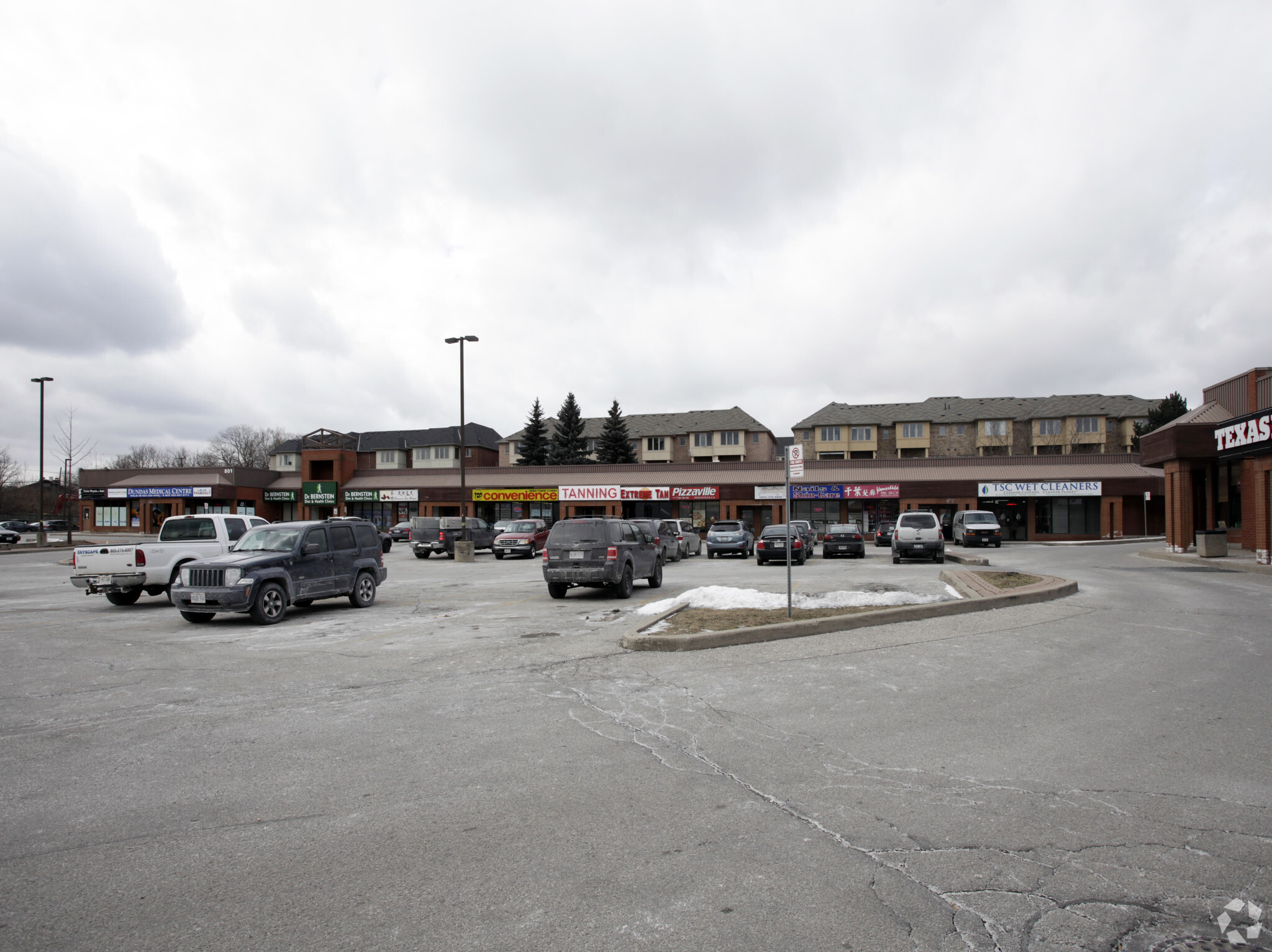 801 Dundas St E, Mississauga, ON for lease Primary Photo- Image 1 of 7