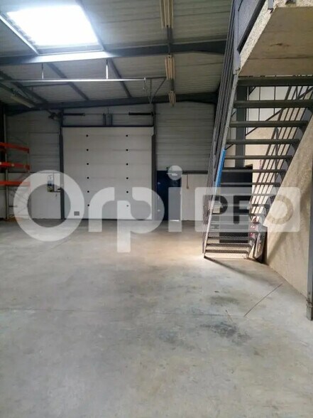 Flex in Reyrieux for lease - Building Photo - Image 2 of 12