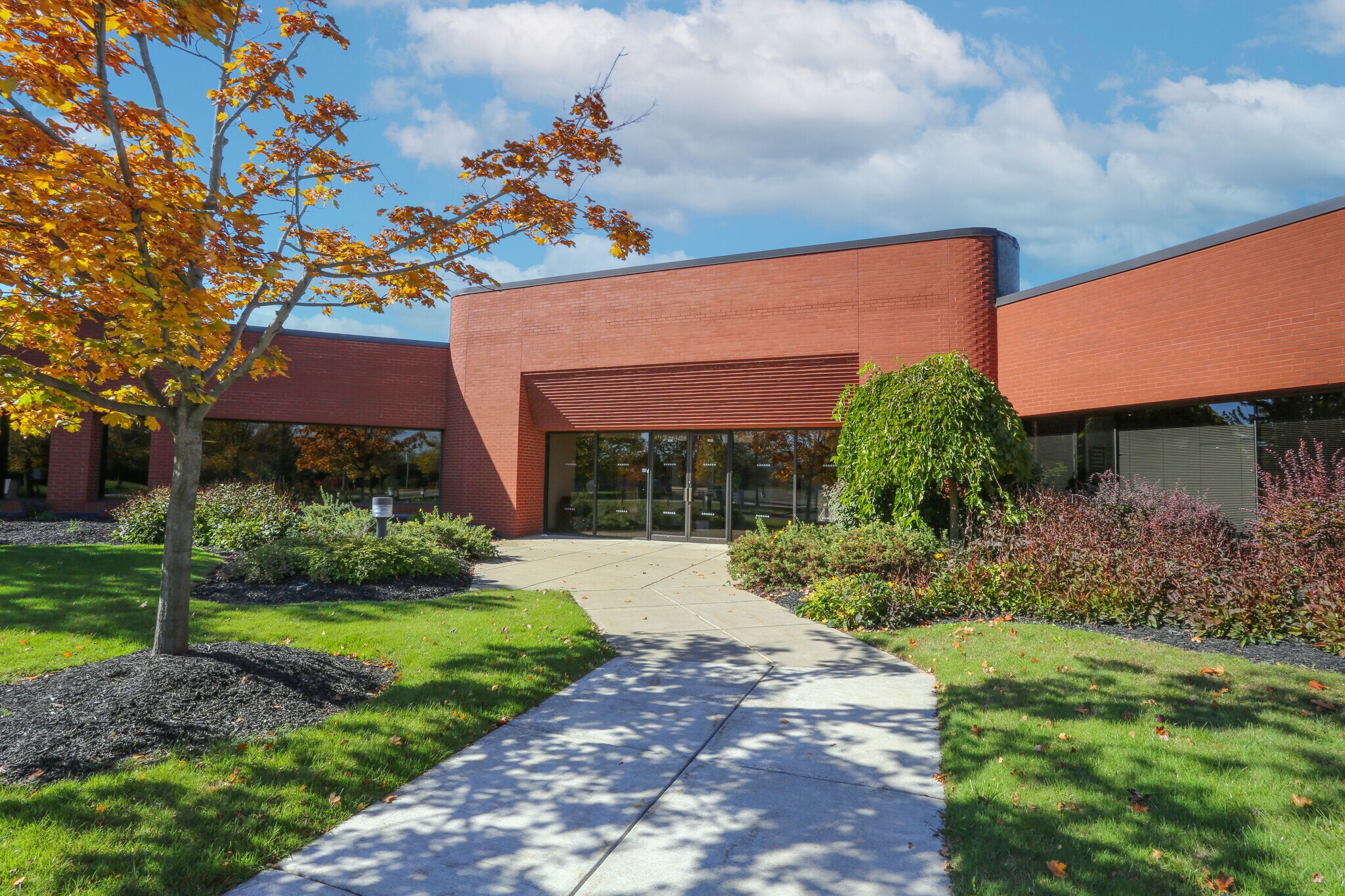 75 Earhart Dr, Amherst, NY à louer Photo du bâtiment- Image 1 de 45