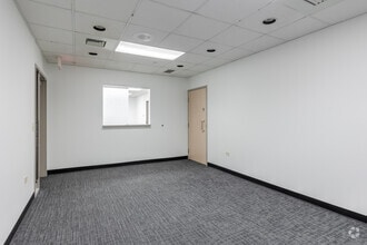 87 N Airlite St, Elgin, IL for lease Interior Photo- Image 2 of 4