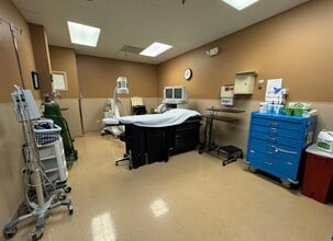 650 E Devon Ave, Itasca, IL for lease Building Photo- Image 2 of 9