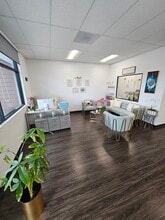 2355-2357 Honolulu Ave, Montrose, CA for lease Interior Photo- Image 2 of 8
