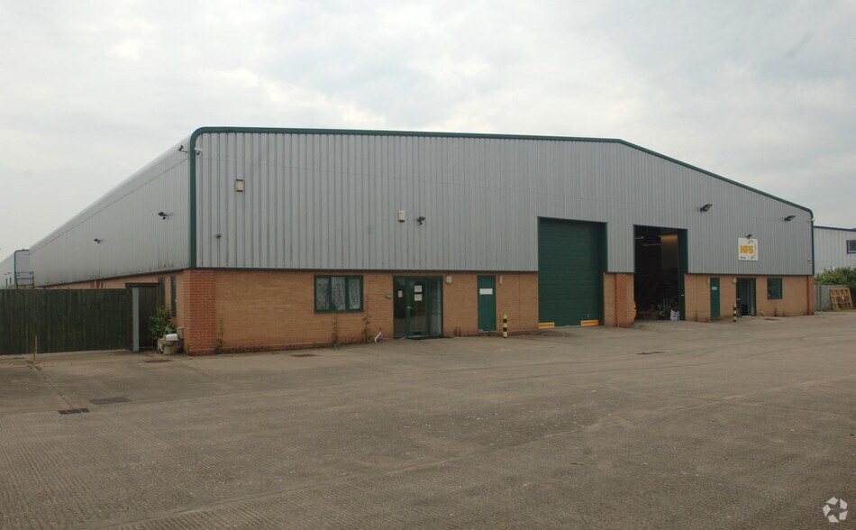 Unit 1 & Plots 4 & 5 Progress Way portefeuille de 2 propriétés à vendre sur LoopNet.ca - Photo principale - Image 1 de 2