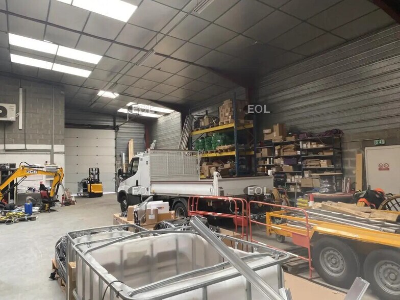 Flex in Chassieu for lease - Building Photo - Image 3 of 10