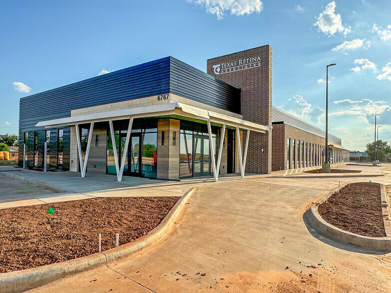 6767 Southwest Pky, Wichita Falls, TX à louer - Photo du bâtiment - Image 2 de 13