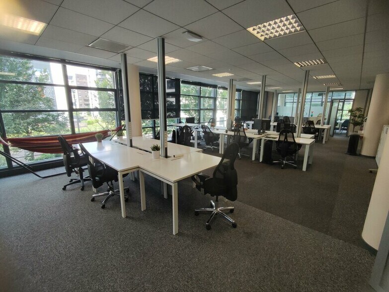 Office in Rouen for lease - Building Photo - Image 2 of 16