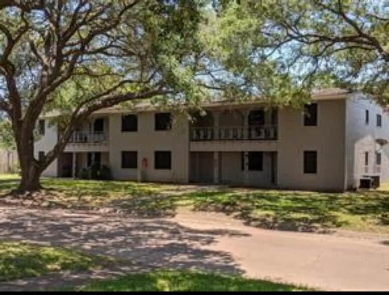 1865 Florida Dr, Seabrook, TX for sale - Building Photo - Image 2 of 9