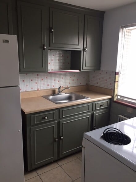 128 Colton Ave, Lackawanna, NY for sale - Interior Photo - Image 3 of 44