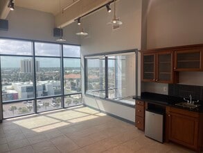 320 1st St N, Jacksonville Beach, FL for lease Interior Photo- Image 1 of 10