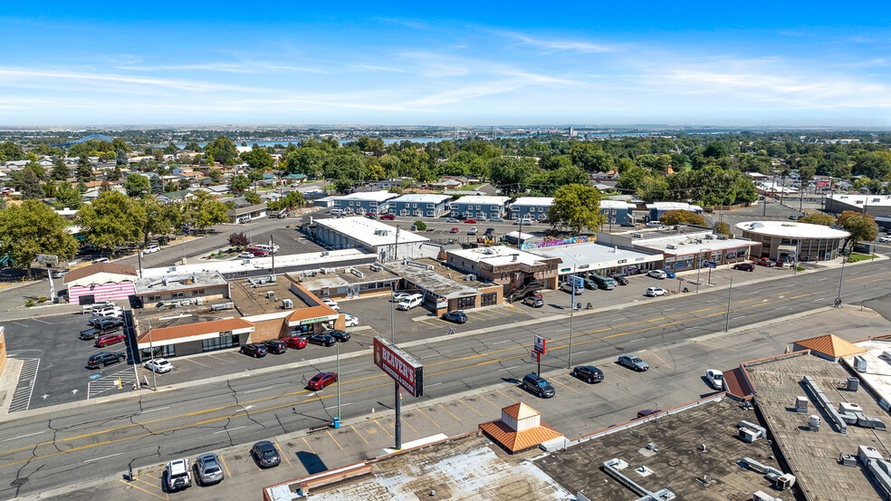 Kennewick Village portfolio of 7 properties for sale on LoopNet.ca - Building Photo - Image 3 of 5