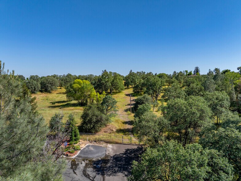 11050 Campers ct, Redding, CA à vendre - Photo du bâtiment - Image 2 de 38