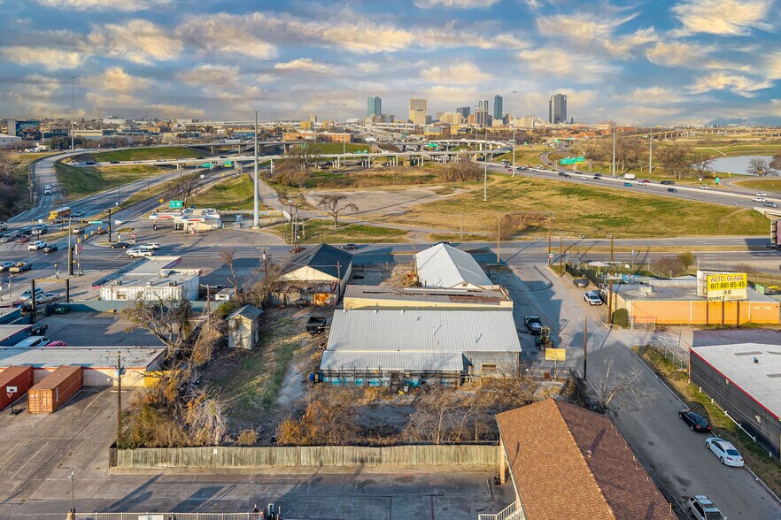 1808 Bomar Ave, Fort Worth, TX à vendre - Photo du bâtiment - Image 2 de 36