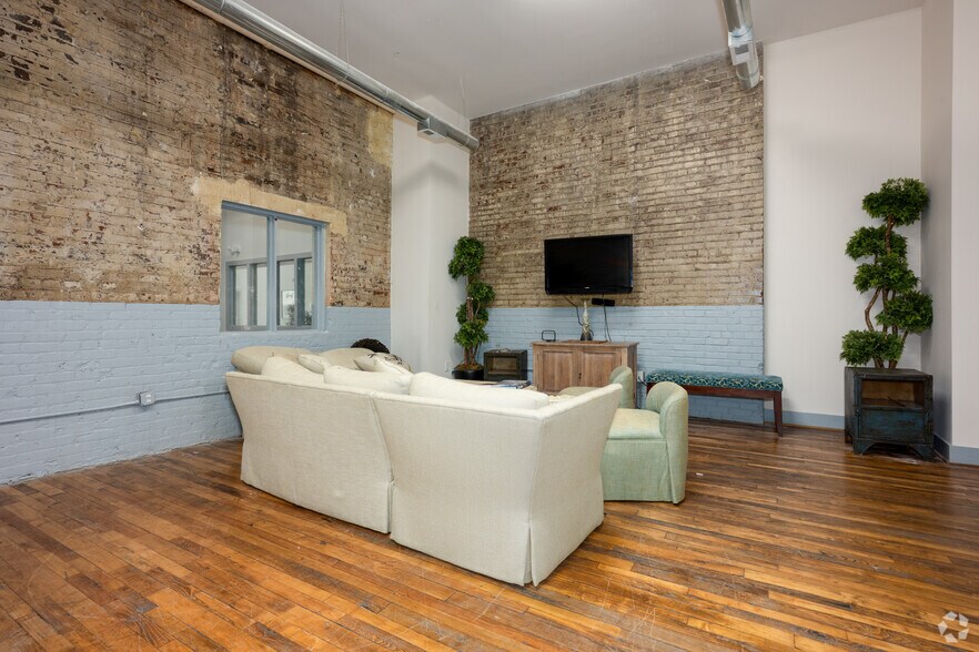 614 Lynn St, Danville, VA for lease - Interior Photo - Image 2 of 25