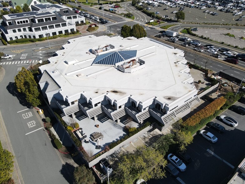 100 Larkspur Landing Cir, Larkspur, CA à louer - Photo du bâtiment - Image 3 de 7