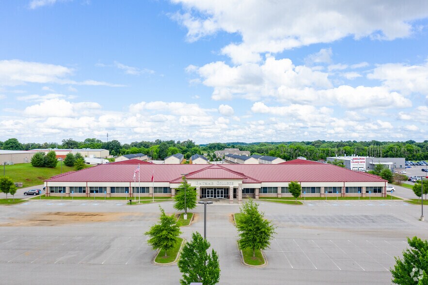 2691 Trenton Rd, Clarksville, TN à vendre - Photo du bâtiment - Image 2 de 76