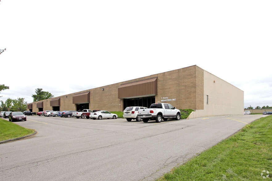 255-273 Wolfner Dr, Fenton, MO for lease - Primary Photo - Image 1 of 4