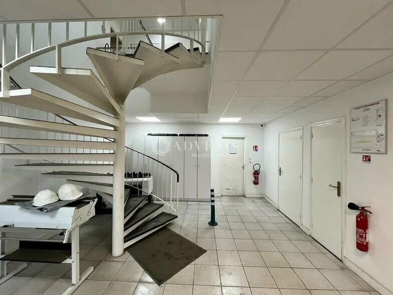 Flex dans SAINT-OUEN-L'AUMONE à louer - Photo du bâtiment - Image 2 de 11