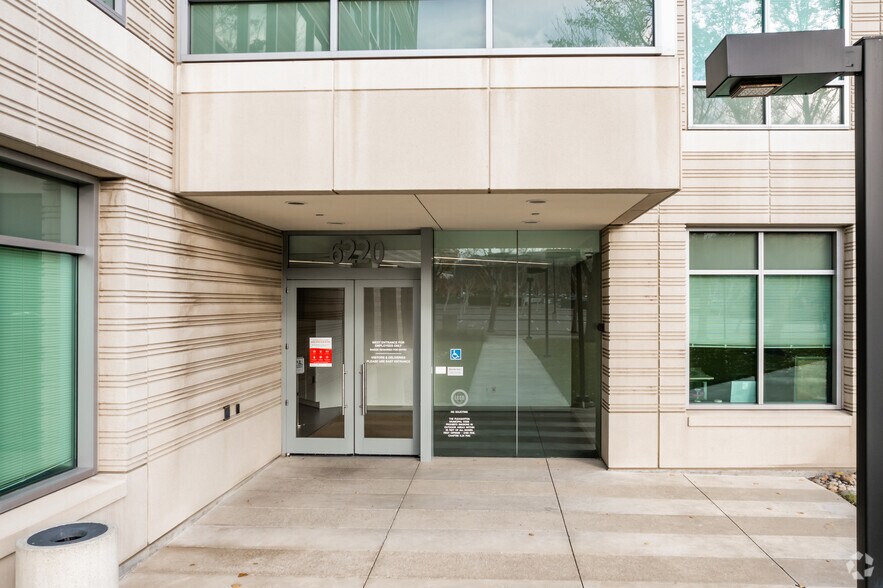 6220 Stoneridge Mall Rd, Pleasanton, CA for lease - Building Photo - Image 2 of 9