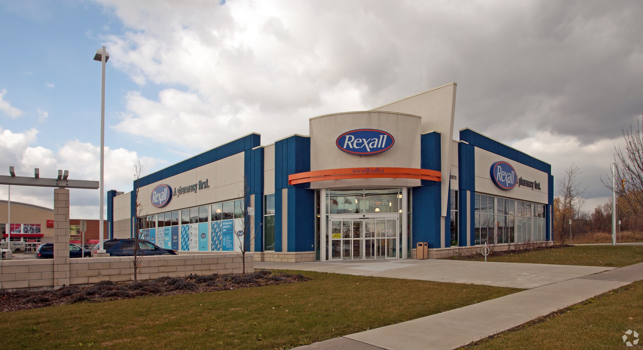 10860 Yonge St, Richmond Hill, ON for sale Primary Photo- Image 1 of 1