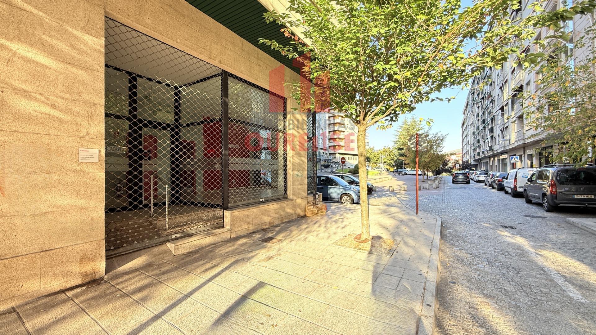 Retail in Ourense, Orense for lease Building Photo- Image 1 of 19