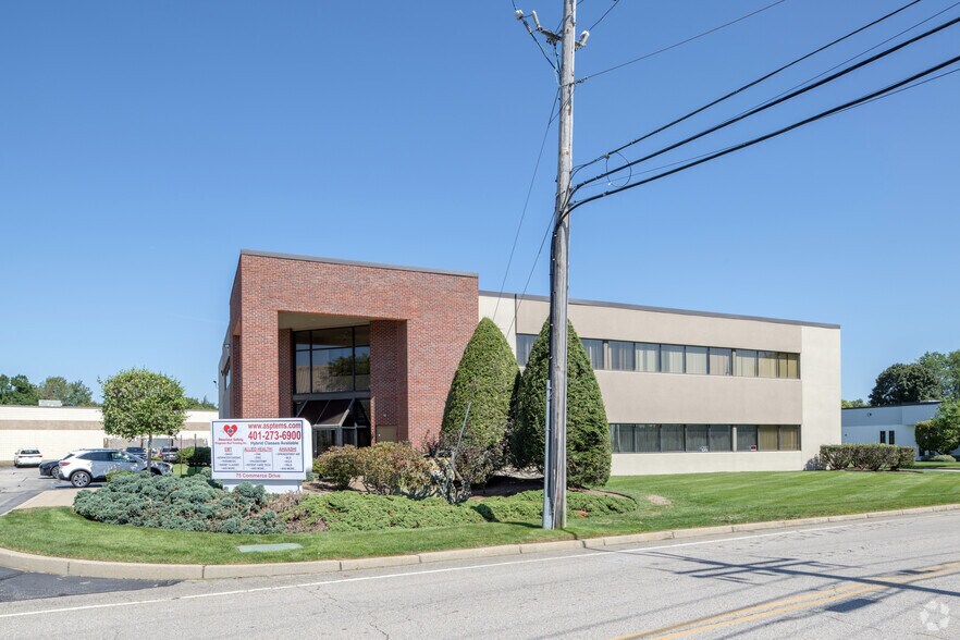 75 Commerce Dr, Warwick, RI à vendre - Photo du bâtiment - Image 3 de 6