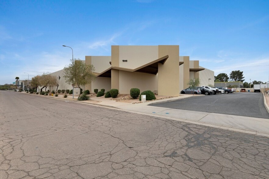 1845 W 1st St, Tempe, AZ for lease - Primary Photo - Image 1 of 7
