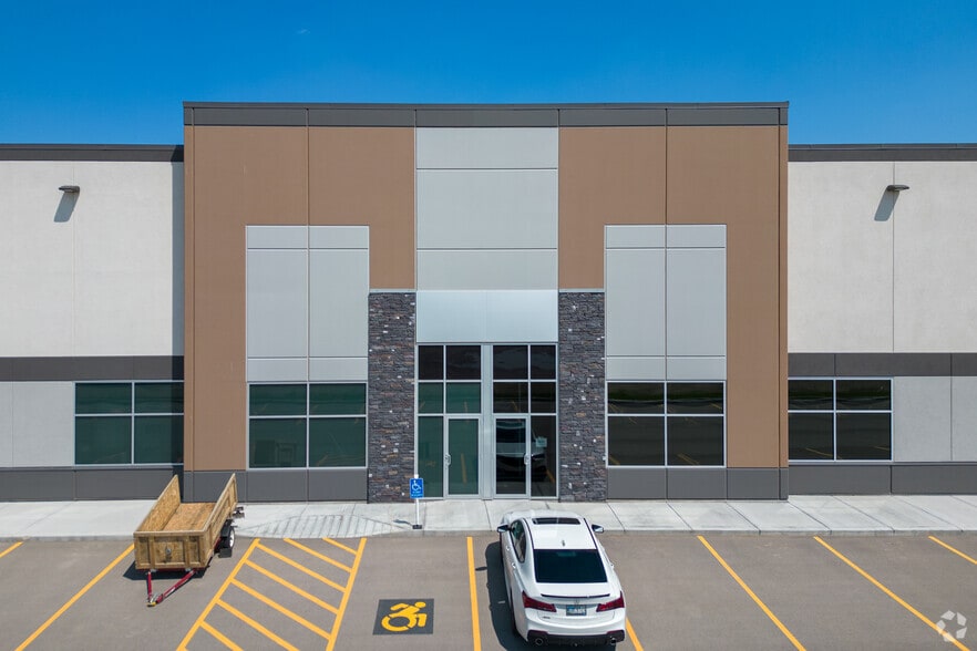 250 Aero Link NE, Calgary, AB for lease - Building Photo - Image 3 of 5