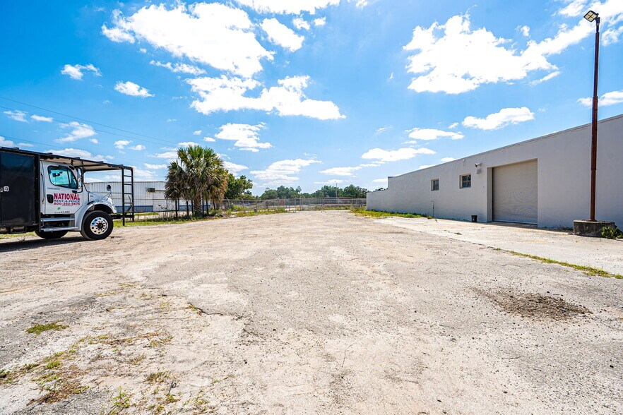 2111 Fowler St, Fort Myers, FL à vendre - Photo du bâtiment - Image 3 de 15