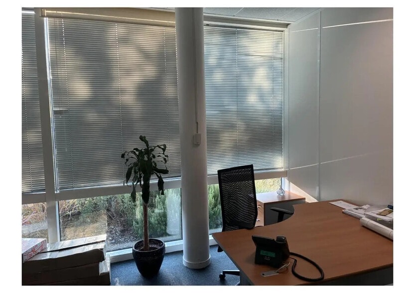 Office in Roissy-en-France for lease - Interior Photo - Image 2 of 10