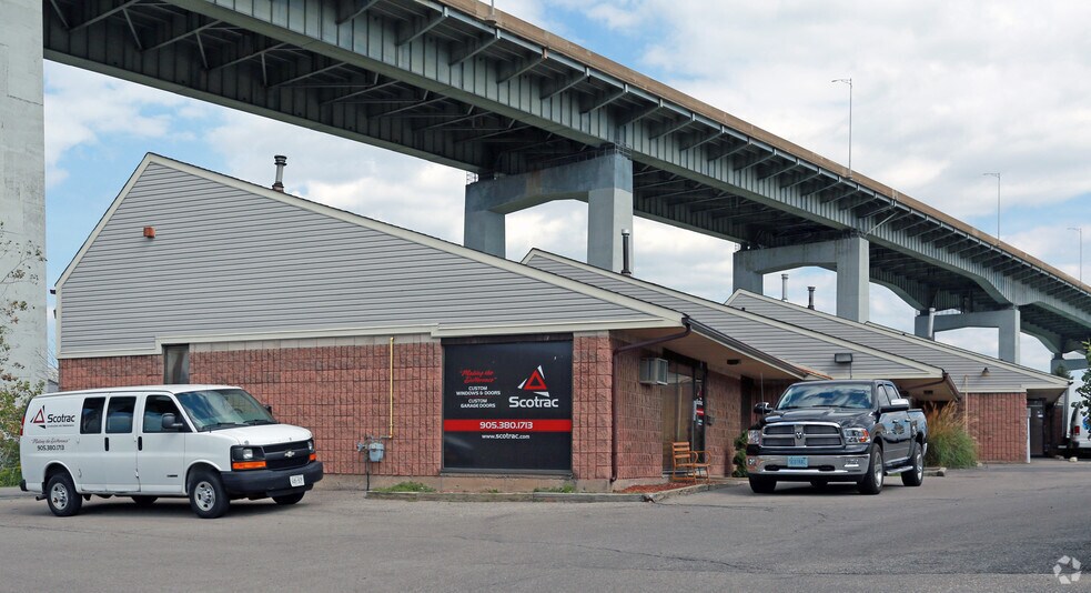 2 Cushman Rd, St Catharines, ON à louer - Photo du bâtiment - Image 2 de 3