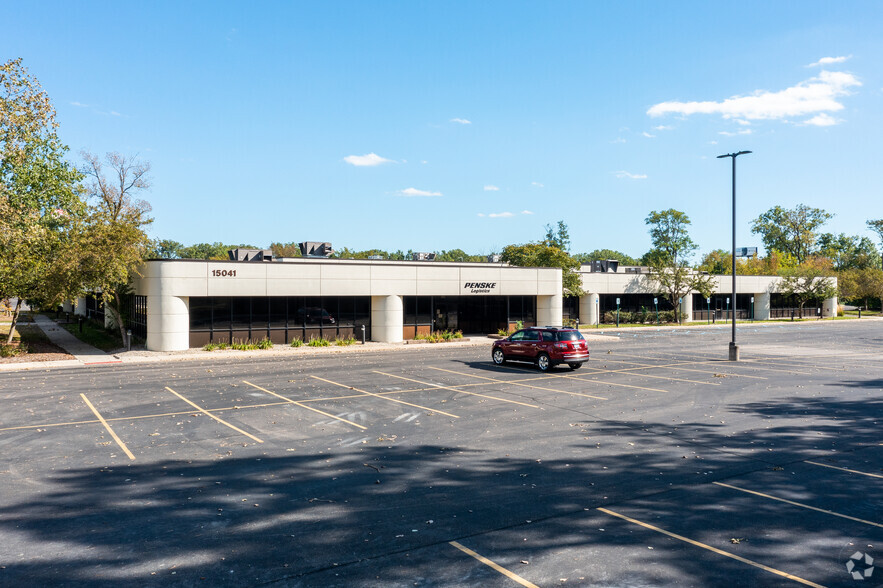 15041 S Commerce Dr, Dearborn, MI for lease - Building Photo - Image 2 of 7