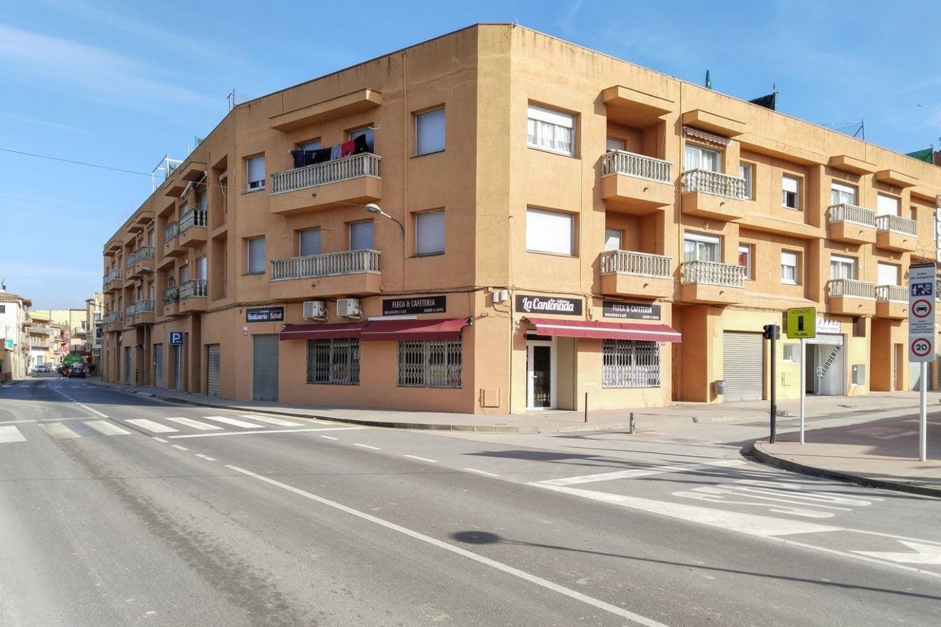 Immeuble residentiel dans Sant Pere Pescador, Gerona à vendre Photo principale- Image 1 de 5