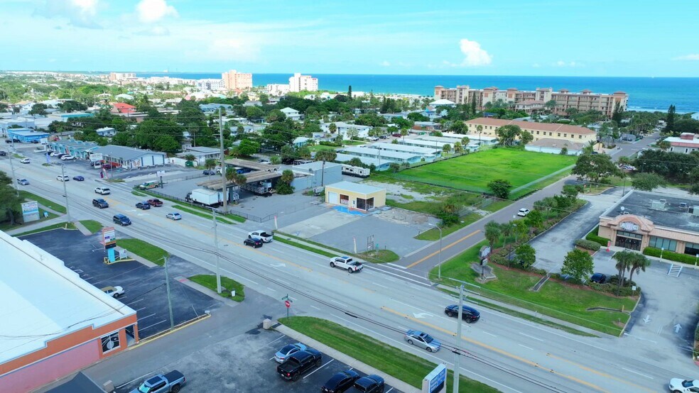 6110 N Atlantic Ave, Cocoa Beach, FL à louer - Vidéo sur l’inscription commerciale - Image 2 de 17