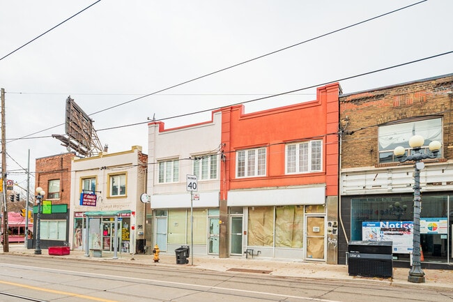 Plus de détails pour 1394-1396 Gerrard St, Toronto, ON - Commerce de détail à vendre