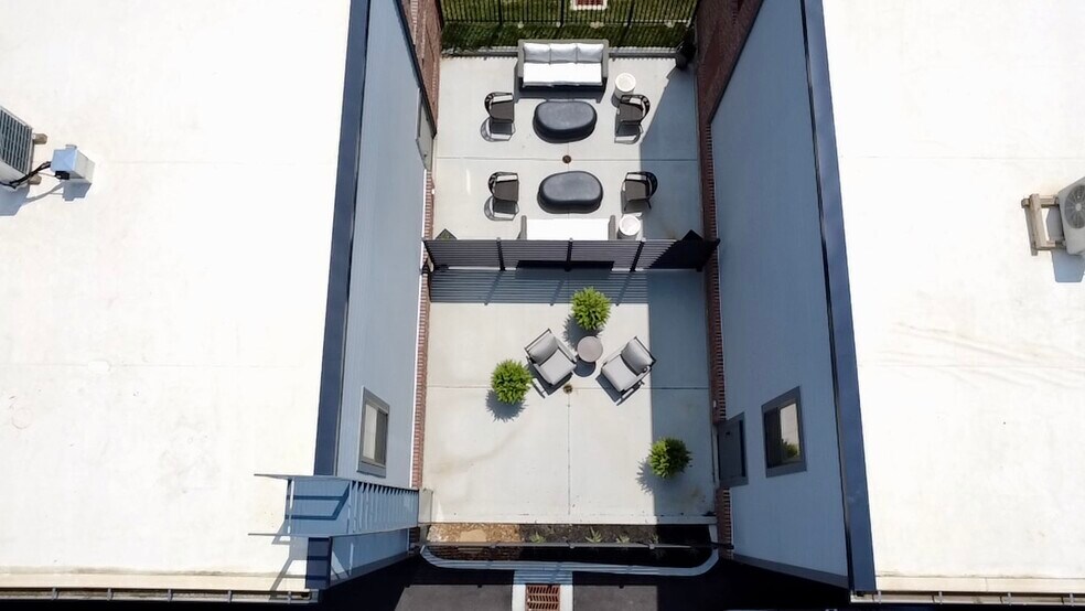 4477 34th Ave, Cincinnati, OH à vendre - Photo du bâtiment - Image 3 de 23