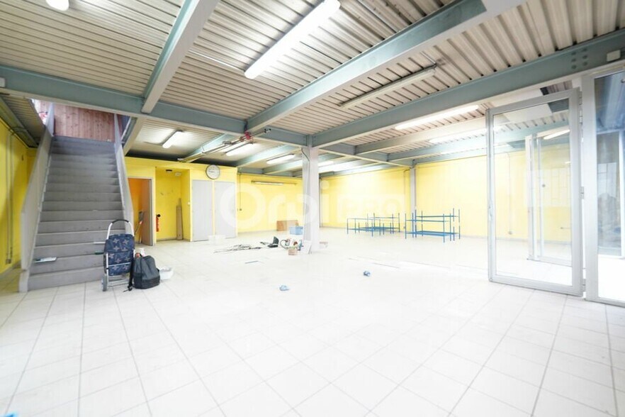 5 Rue Du Mont-Blanc, Corbas for lease - Interior Photo - Image 1 of 24