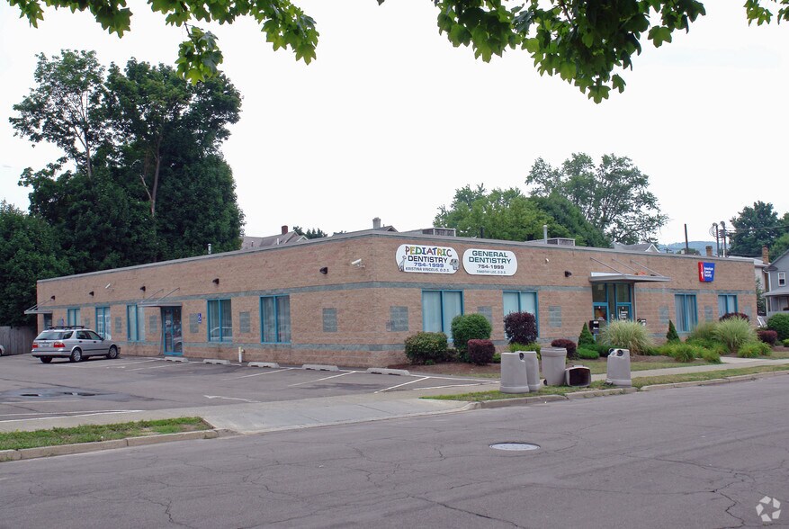 31 Adams Ave, Endicott, NY à louer - Photo du bâtiment - Image 2 de 8