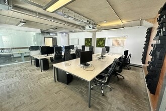 Turnham Green Terrace Mews, London for lease Interior Photo- Image 1 of 5