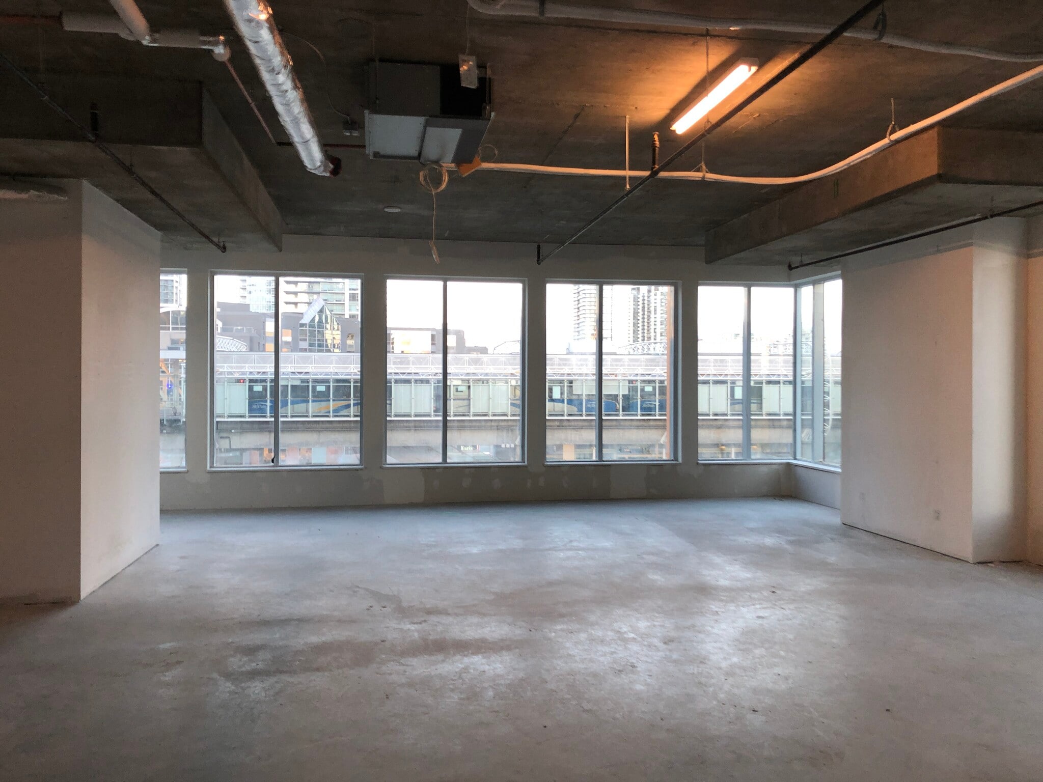 6378 Silver Ave, Burnaby, BC à louer Photo du bâtiment- Image 1 de 8