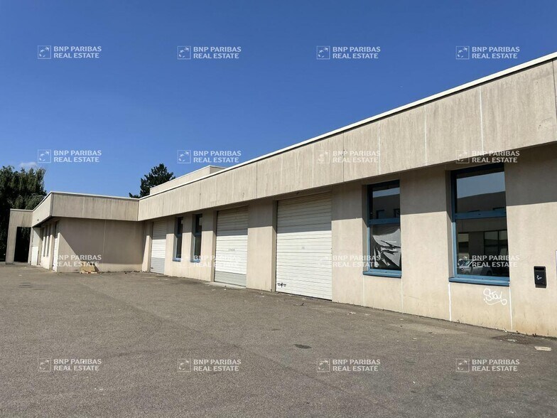 Flex dans La Verrière à louer - Photo du bâtiment - Image 2 de 6
