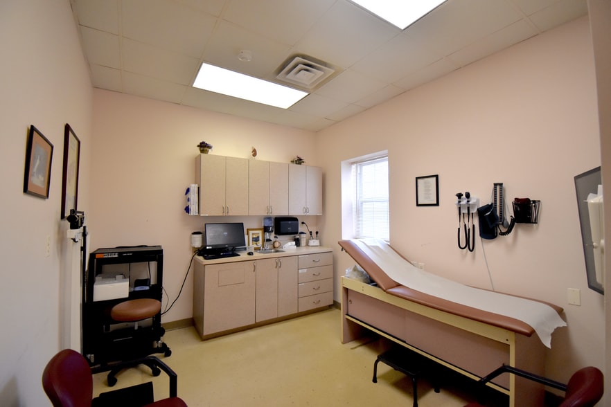 581 Middle Rd, Bayport, NY for sale - Building Photo - Image 3 of 13