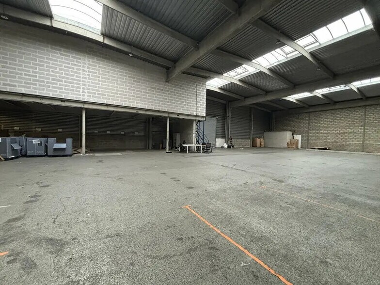 Office in Chassieu for lease - Interior Photo - Image 2 of 12