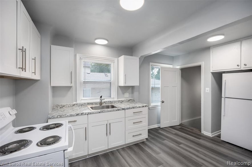 22911 Hayes Ave, Eastpointe, MI for sale - Building Photo - Image 3 of 10