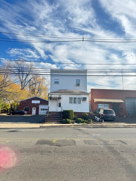 1314 E Elizabeth Ave, Linden, NJ à vendre - Photo du bâtiment - Image 1 de 8